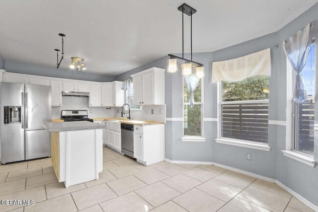 Building Photo - 653 Pete Payan Dr