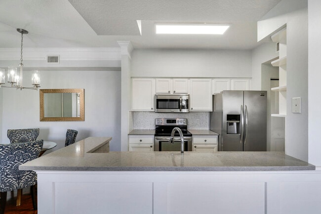 Building Photo - 9212 Myrtlewood Cir W