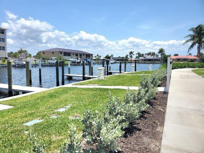 Building Photo - 1620 Seahaven Dr