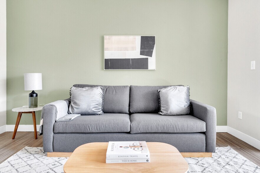 Building Photo - 1265 Lakeside Dr