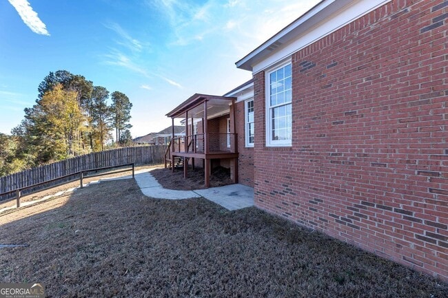 Building Photo - 7988 Westlake Dr