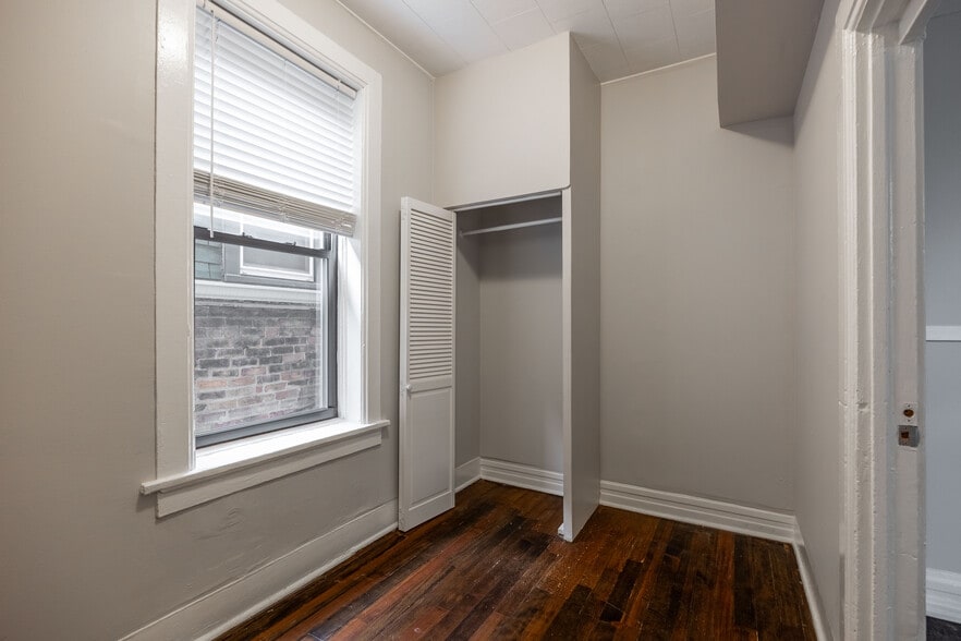 Building Photo - 2031 W Moffat St