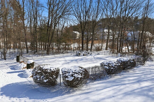 Building Photo - 39 Pleasant St