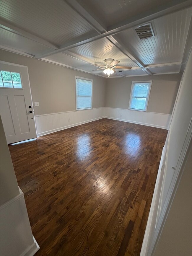 Building Photo - 2 Bedroom / 1.5 Bath Home in Kingsport TN
