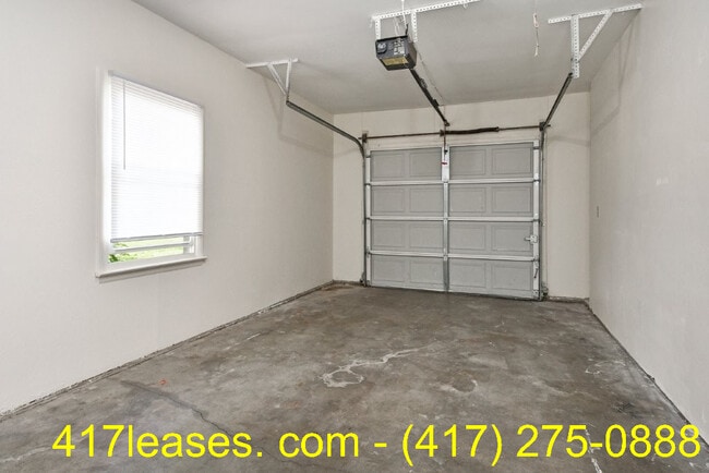 Building Photo - 201 S Meadowview Ave