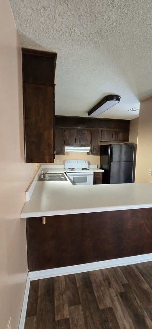 Building Photo - 803 Ruby St