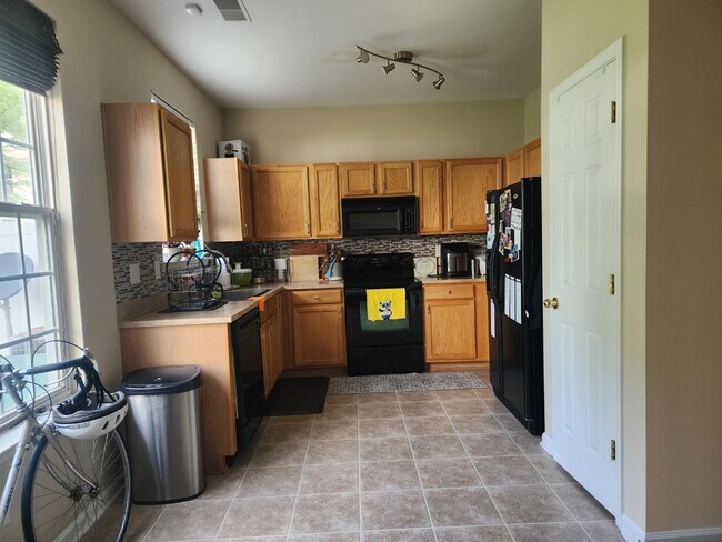 Building Photo - 7718 Abigail Glen Dr