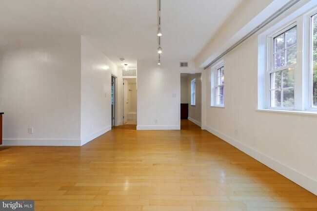Building Photo - 1301 N Ode St