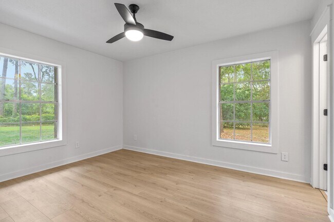Building Photo - 3333 Meadow Hill Rd