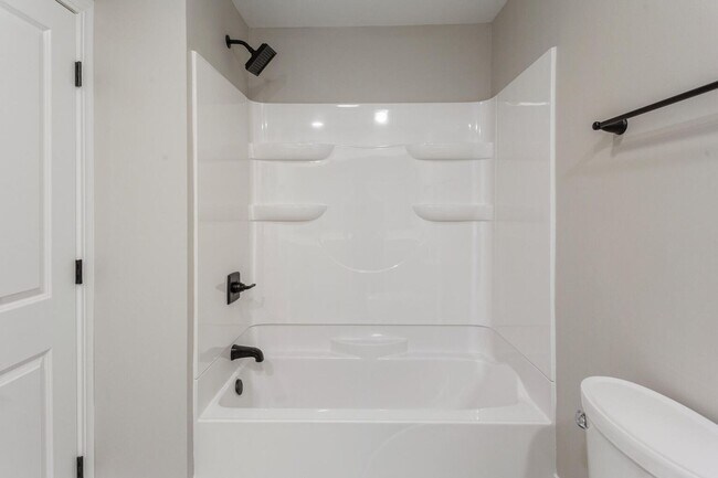 Building Photo - Four bedroom executive rental available now in Champaign's sought after Devonshire neighborhood!