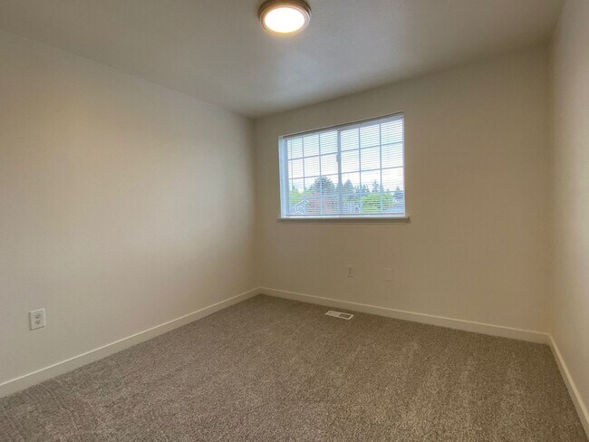 Building Photo - Charming 3-Bed, 2-Bath Home in Prime Feder...