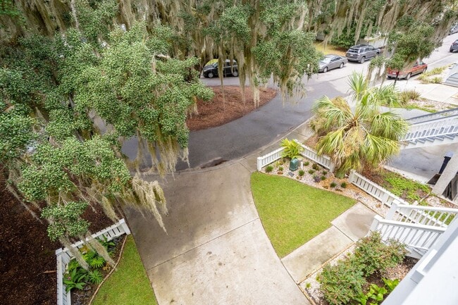 Building Photo - Home on Ladies Island