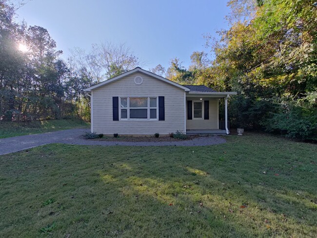 Primary Photo - 2 Bedroom 1 Bath home in Aiken!