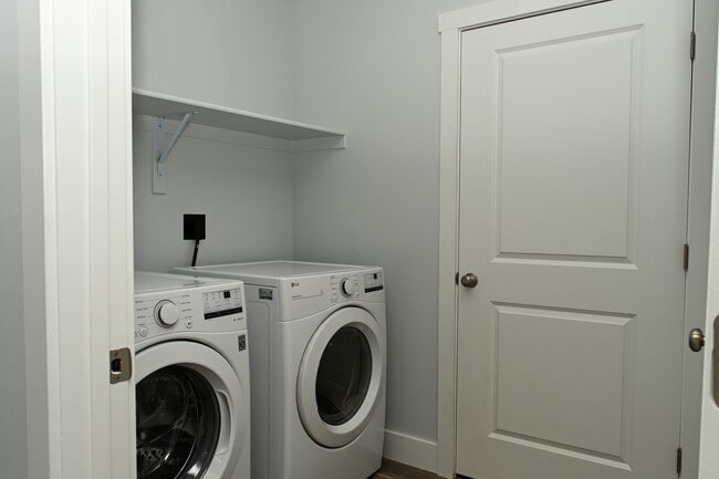 Building Photo - 2041 N 380 E