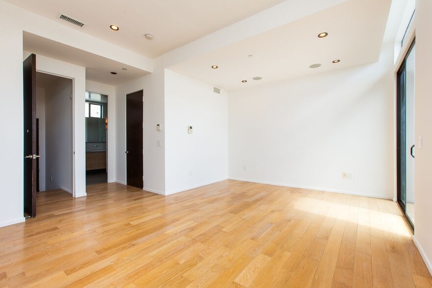 Building Photo - 8639 Whitworth Dr