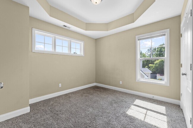 Building Photo - 224 Admiral Ct