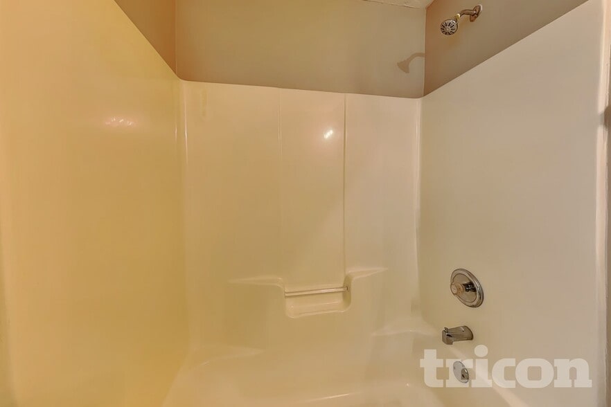 Building Photo - 517 Cathedral Dr