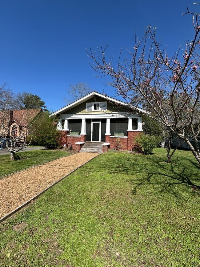 Building Photo - Charming 3BR Brainerd Home with Screened Porch