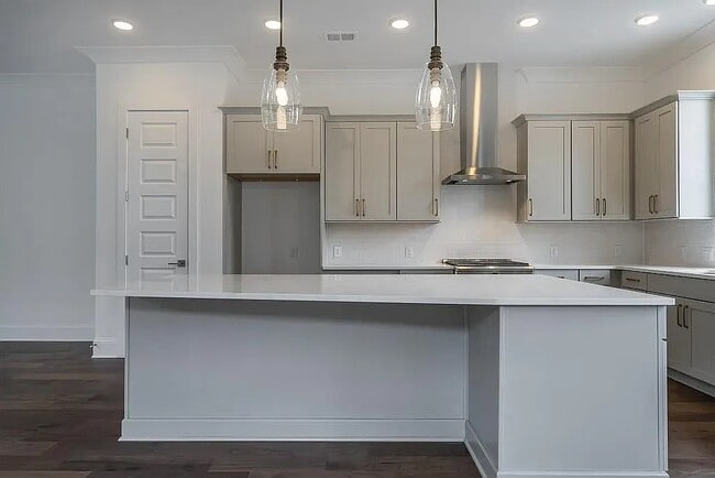 Building Photo - 625 Broadview Terrace NE
