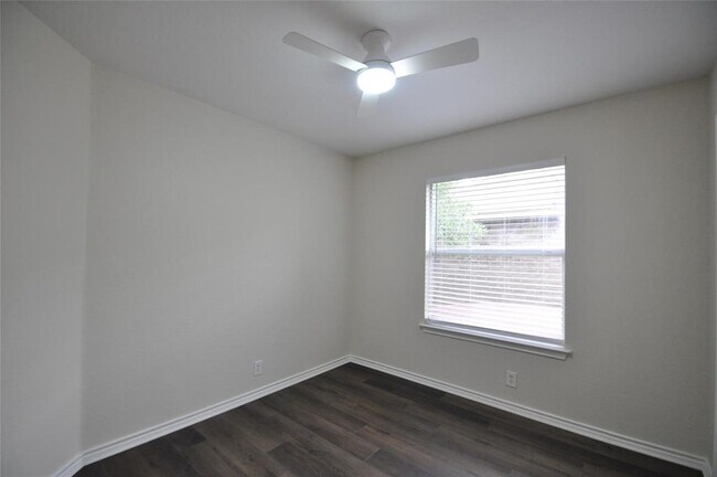 Building Photo - 13350 Water Oak Ln