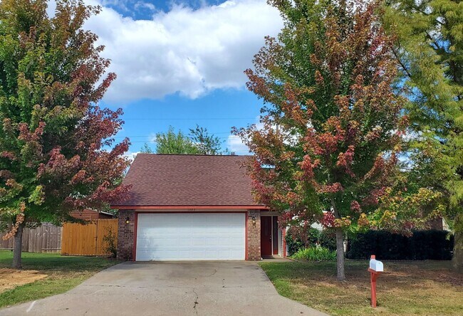 Building Photo - 3 Bedroom 2 Bath home in Bentonville Schoo...
