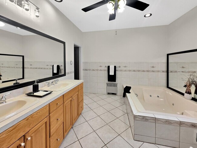 Building Photo - 86 Keer Ave