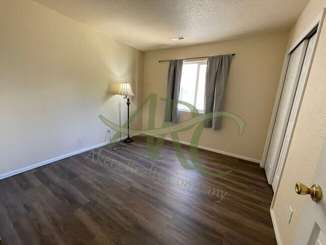 Building Photo - 746 S Legend Ln