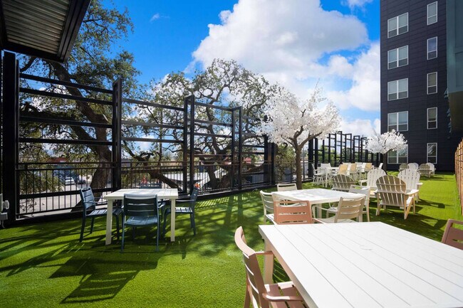 Building Photo - 1111 Shepherd Dr