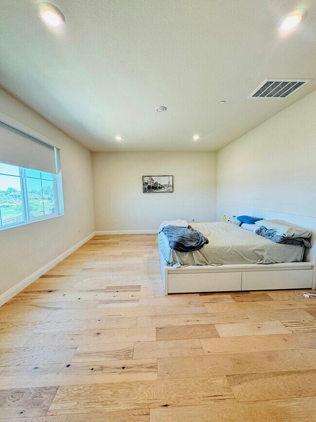 Building Photo - 4018 Kenwood Cir