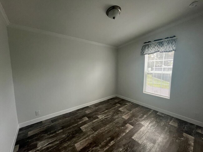 Building Photo - 55 Eland Dr