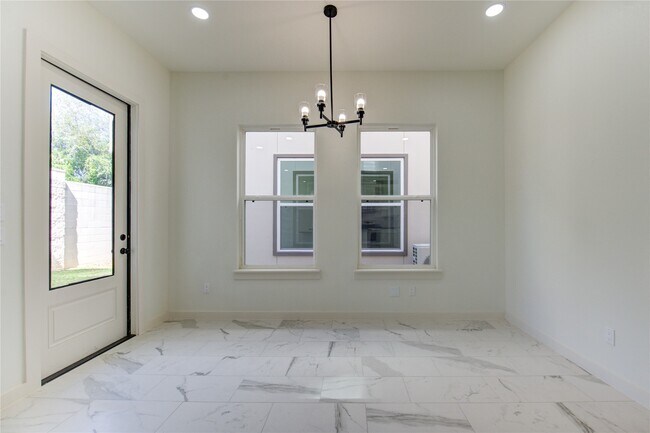 Building Photo - 2917 El Fenice Ln