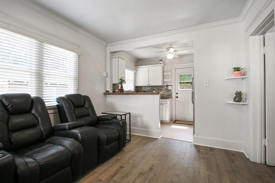 Building Photo - 4002 E Colorado St