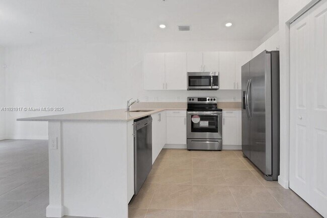 Building Photo - 286 SW 159th Dr