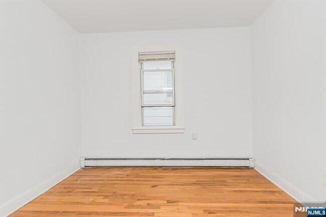 Building Photo - 57 Clinton Pl