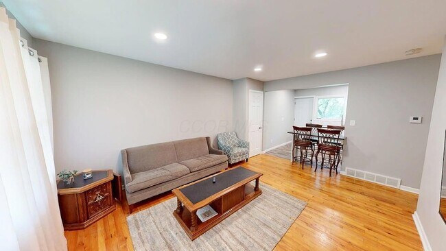 Building Photo - 32 Marion St