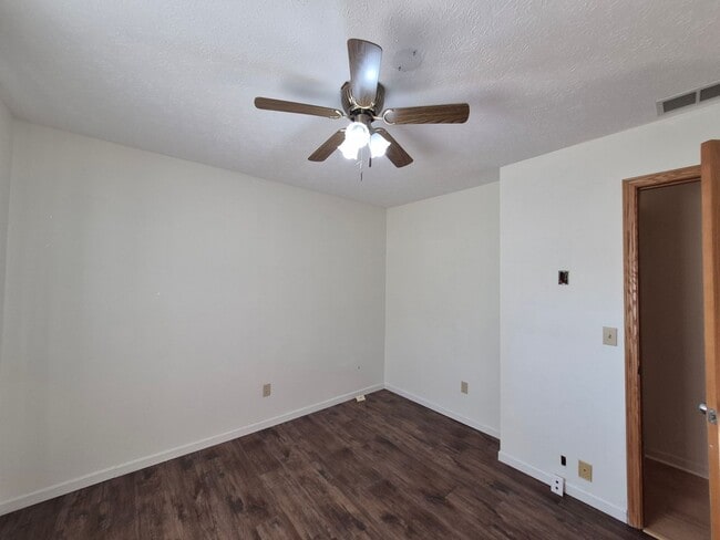 Building Photo - Charming 3BR 1.5BA Home w/ In-Unit Laundry + Central Air + Garage in Avon