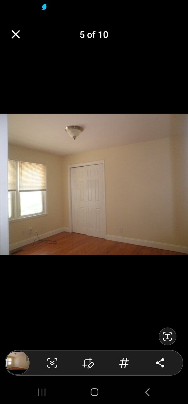 Building Photo - 824 Chambers Dr NE