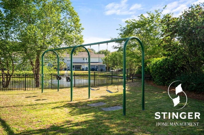 Building Photo - 536 Candida Dr
