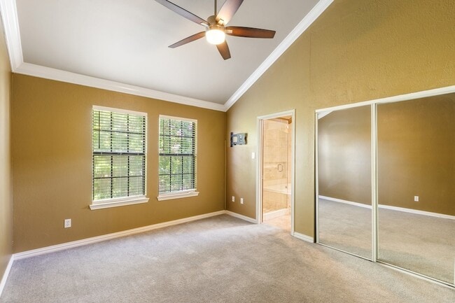 Building Photo - 602 Mission Cir