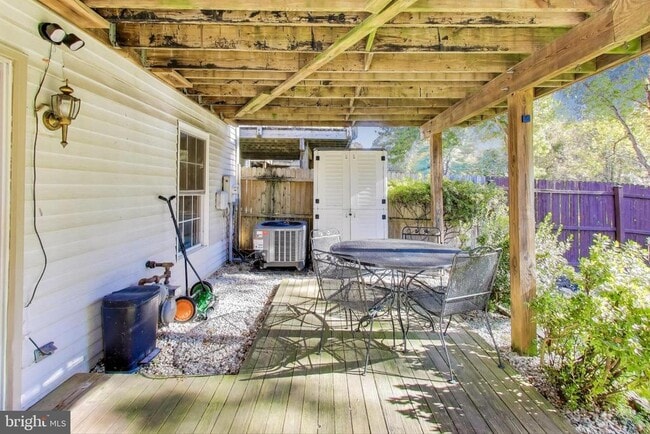 Building Photo - 17505 Longview Ln