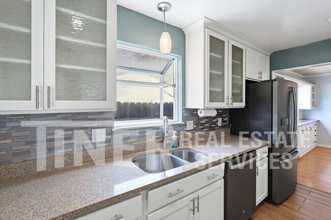 Building Photo - 2940 Belmar St