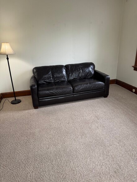 Living room - 216 South St