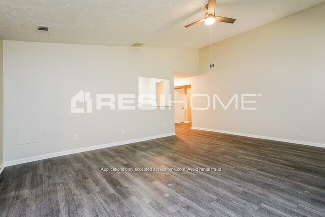 Building Photo - 935 River Glen Pl