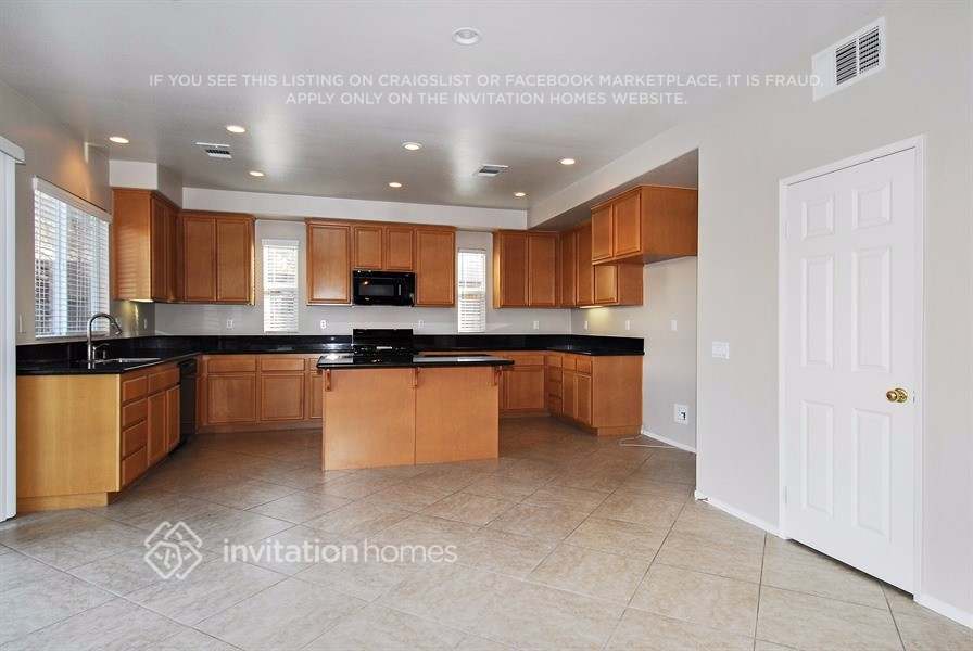 Building Photo - 26174 Charismatic Ct