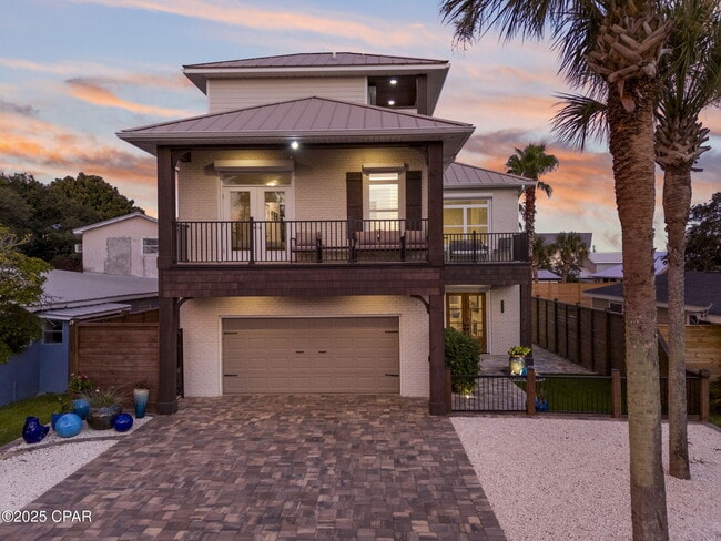 Building Photo - 407 Petrel St