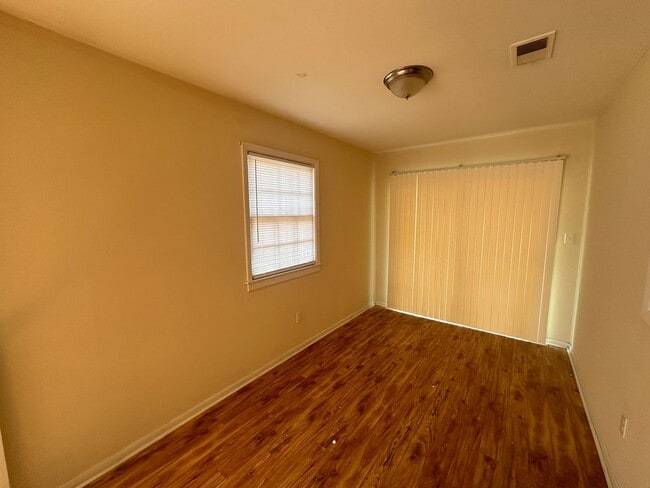 Building Photo - 2 Bedroom Duplex