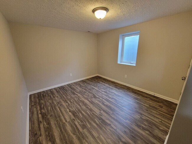 Building Photo - 30 Leah Ct 4BR/2.5BA (Hamilton)