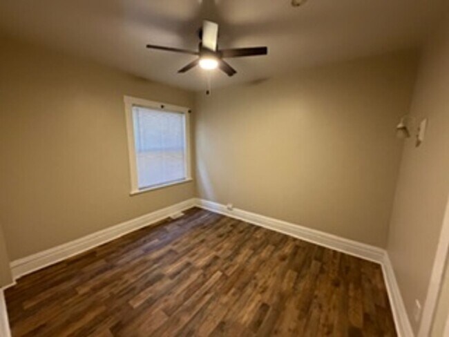 Building Photo - 2065 Summit St