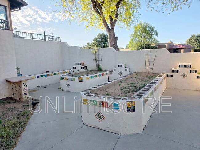 Building Photo - 490 Deer Pass Dr