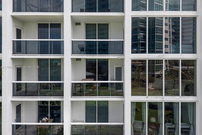 Building Photo - 10275 Collins Ave